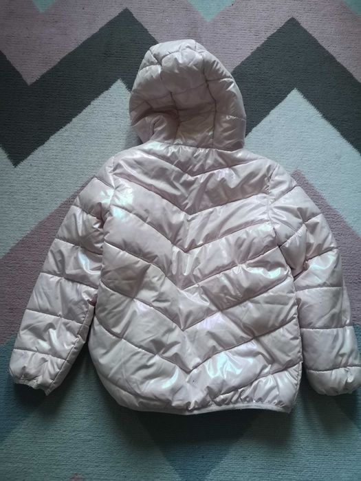 Kurtka wiosna jesień dziewczęca perłowy roz połysk 128 Sinsay