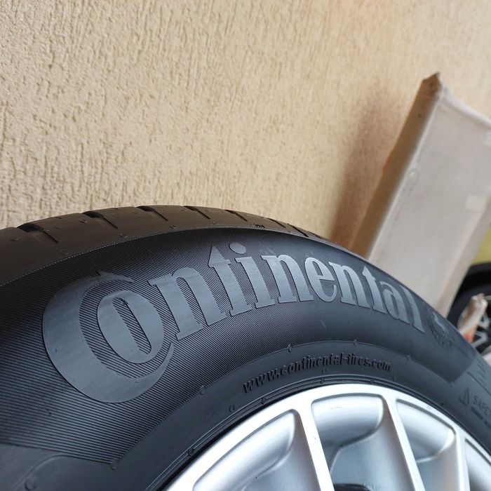 Komplet Czterech Opon Letnich CONTINENTAL 215/65/17 7mm bieżnika