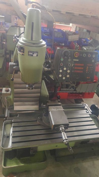 Fresadora universal/de ferramentaria MIKRON WF 2SA