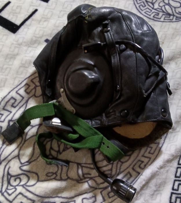 Шлем шкіряний  в гарному стані