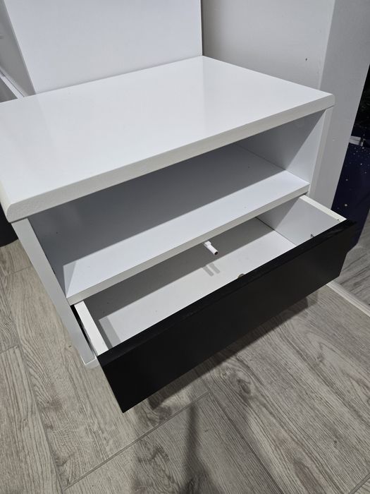 Stoliki nocne czarno białe