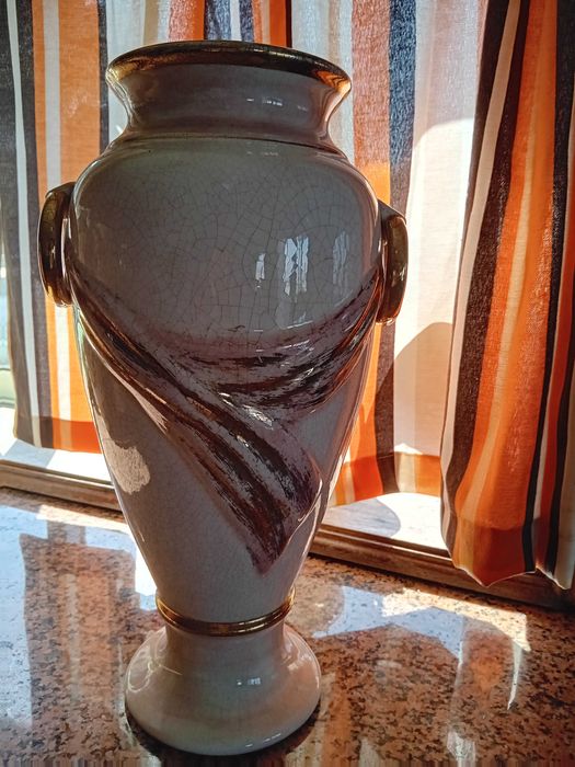 Jarra grande em relevo muito  bom estado