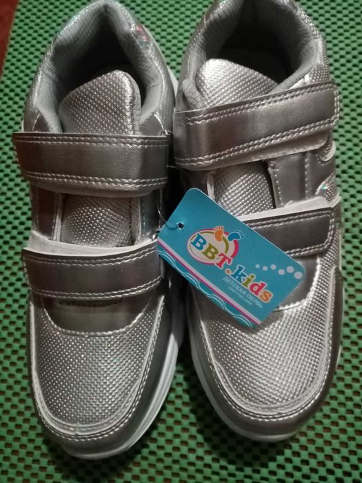 Кроссовки для девочки