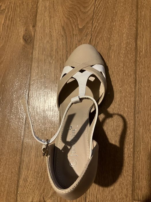 Buty na obcasie   .