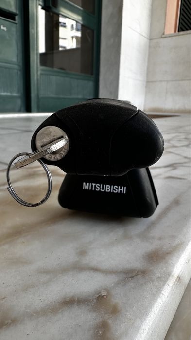 Barras tejadilho Mitsubishi (Tipo Thule com Chave - Rail Aberto)