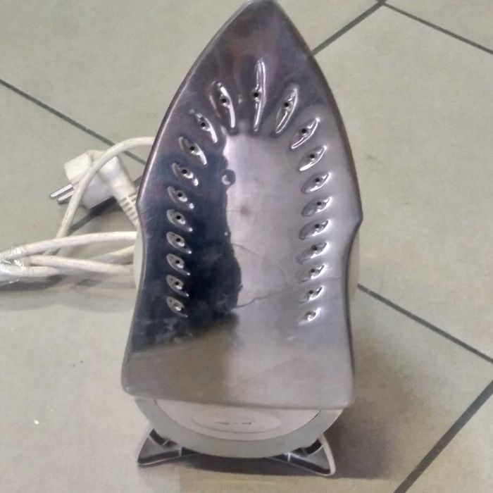 Dobre tanie żelazko /
Zachęcam do zakupu, oraz na inne moje aukcje /