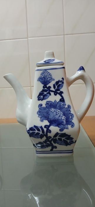 Bules de chá em porcelana