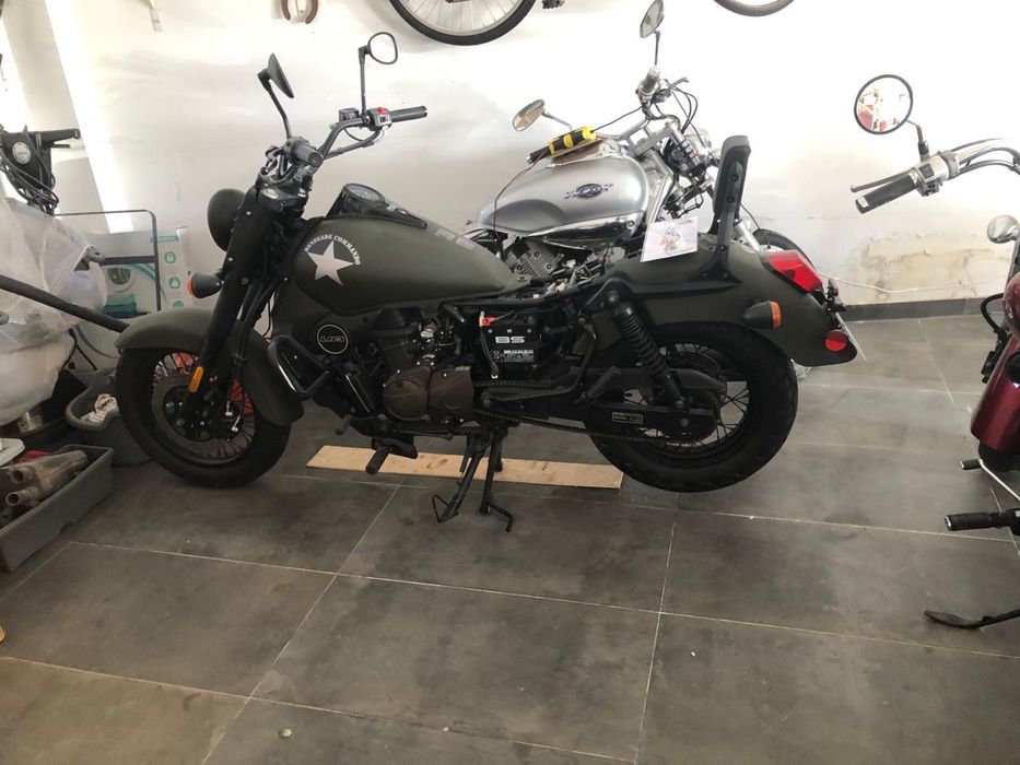 Moto UM Renegade