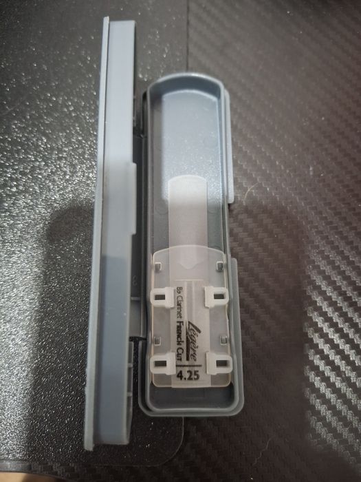 Palheta sintética Légère french cut 4.25.