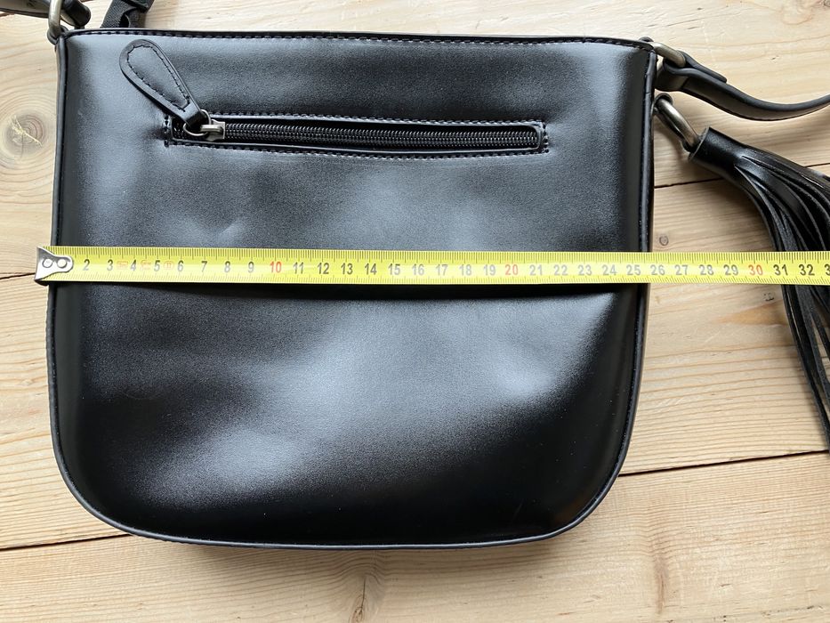 Czarna torebka listonoszka z eco skóry