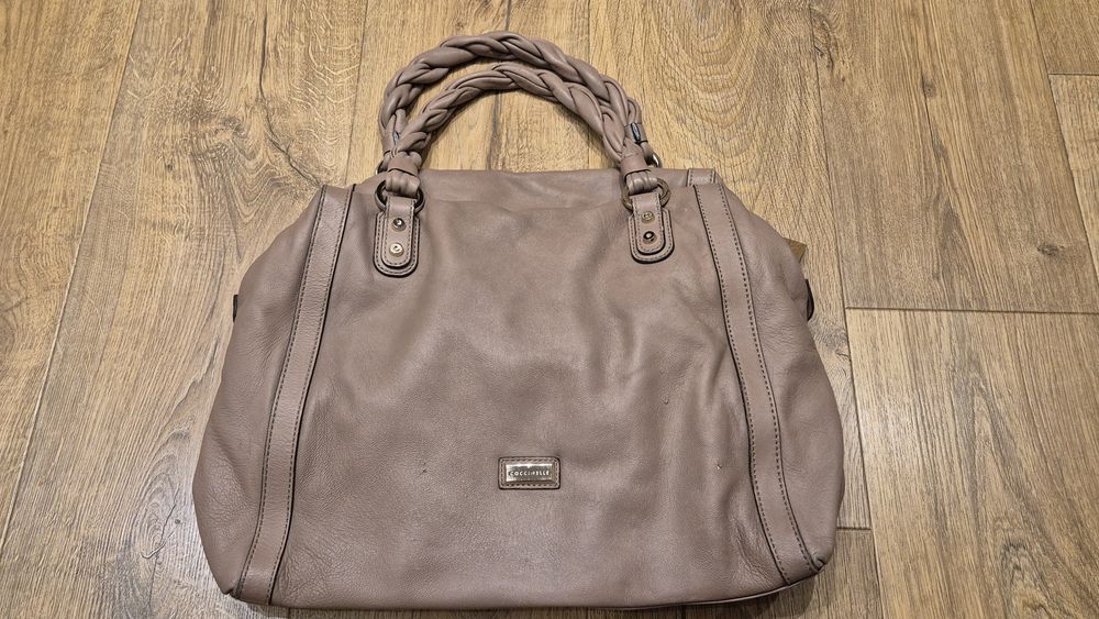 Torebka Coccinelle – fason shopper/hobo, plecione rączki, kolor taupe
