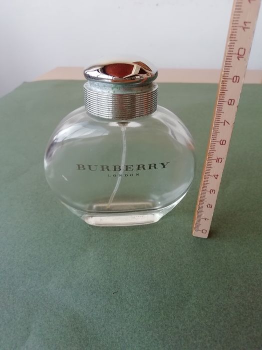 Frascos de perfume vazios "Burberry".