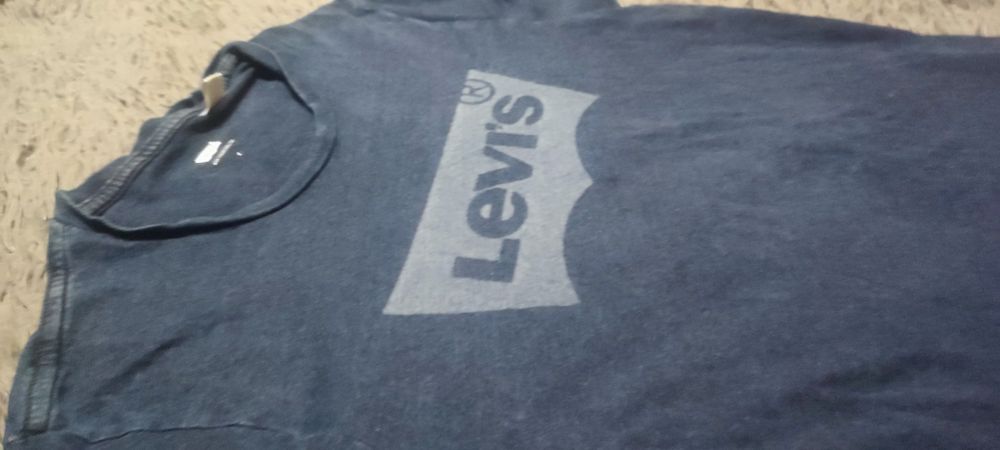 Продам класну чоловічу футболку Levis, розмір S.