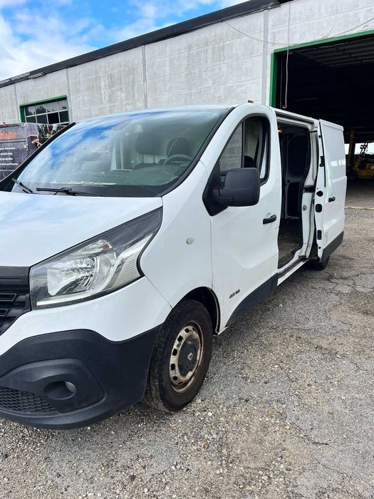 Дверь боковая RENAULT Trafic 14- левая сдвижна FIAT Talento 16- Vivaro