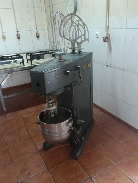 Batedeira industrial com acessórios