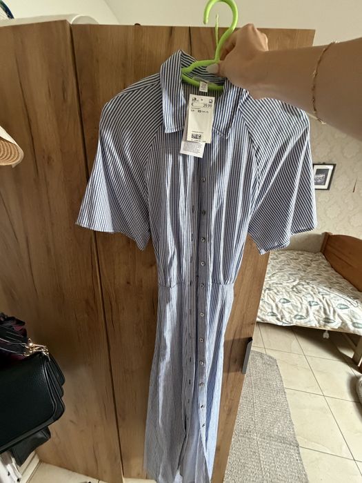 Vestido às riscas azuis com cinto