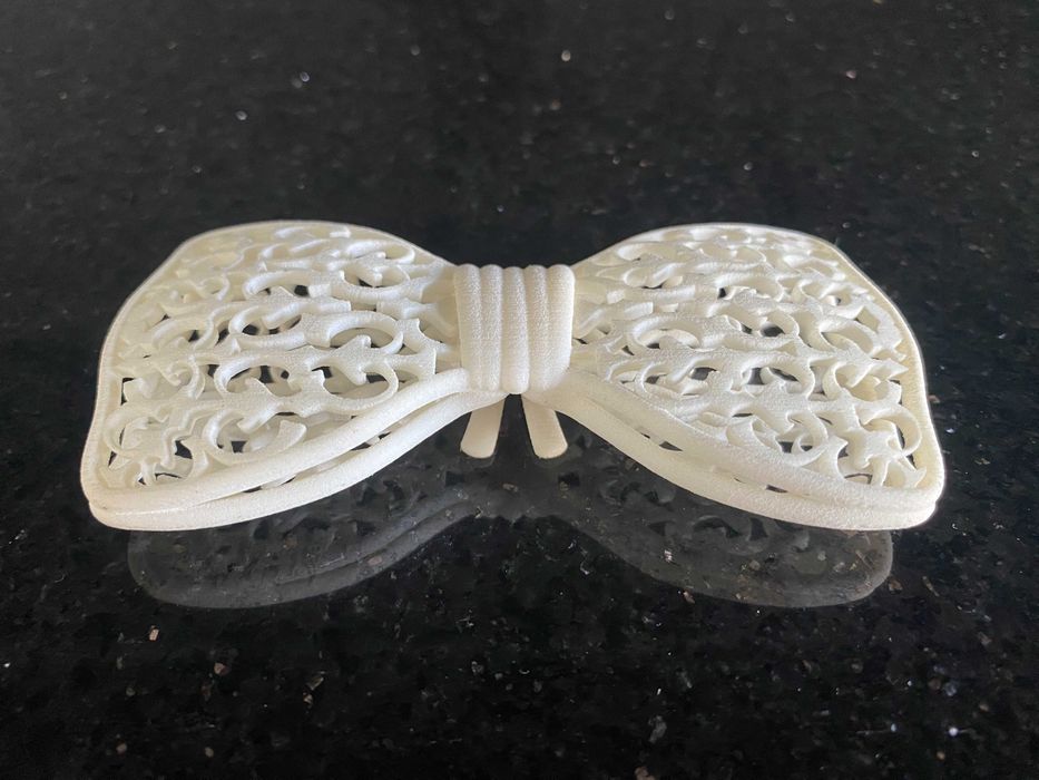 Elegancka muszka drukowana w technologii 3D biała
