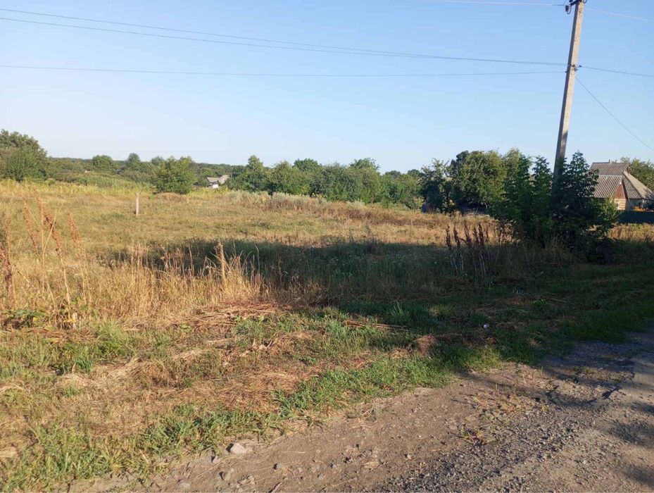 Продам хорошу рівну земельну ділянку 0,24 га в с.Жуки,вул.Короленка 2а