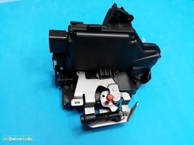 Fecho de porta eléctrico Audi A6 C5  de 1997-2005  NOVO