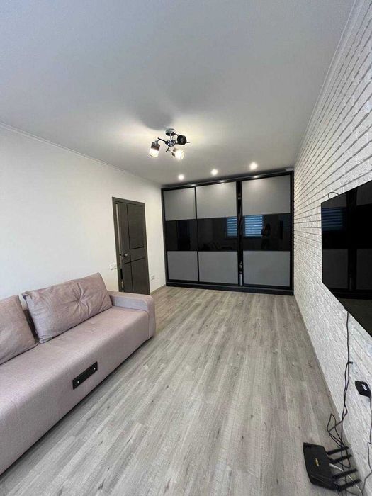 Солнечная Квартира Премиум-Класса с Низкими Коммунальными!