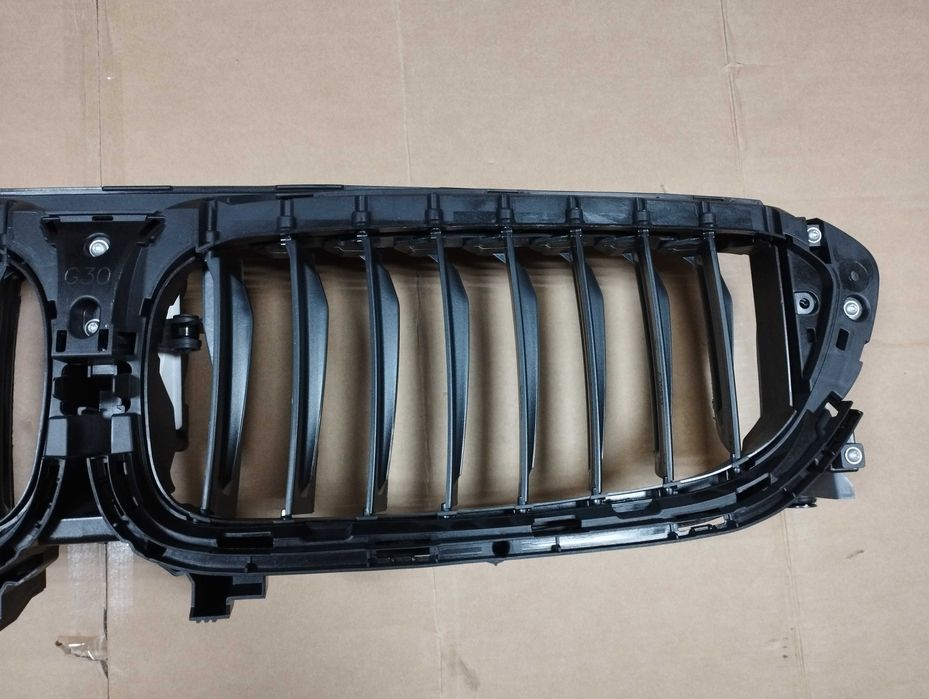 верхні жалюзі BMW 5 G30 G31 749727901 до рестайлінг 51137497280
