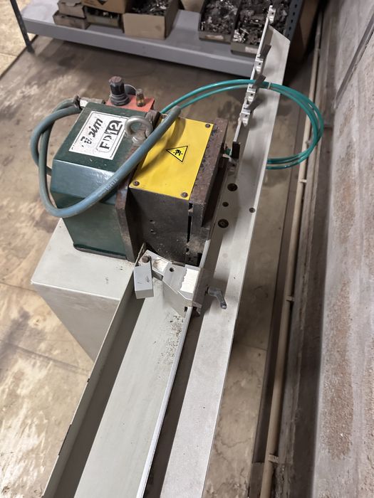 Puncionadora oscilo batente e cremone