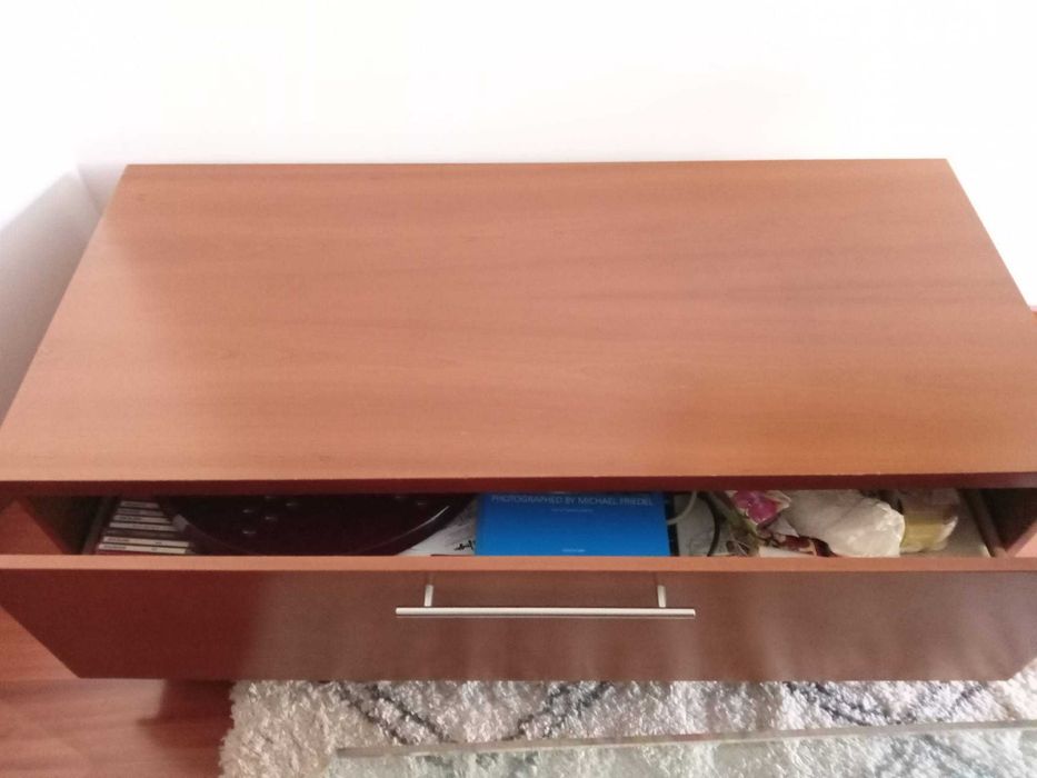 Móvel de cerejeira com gaveta