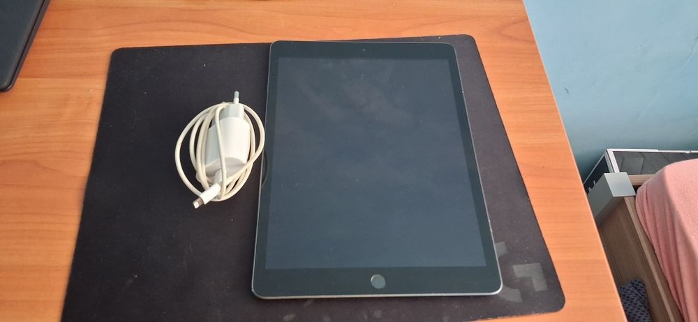 Ipad 9th gen 2021 64gb  + ładowarka
