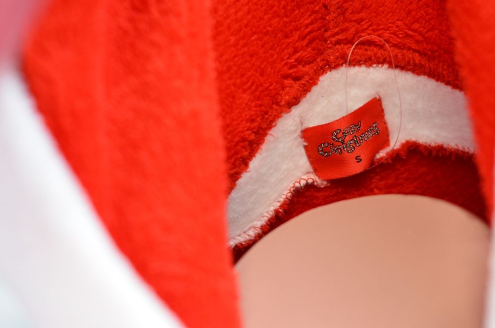 шапка новорічна 2 штуки ,костюм піжама діда мороза