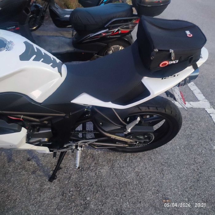Vendo mota Megelli 125 cc