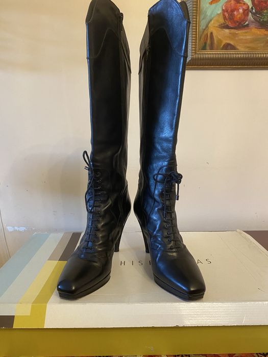 Botas de salto alto em pele da Latouche