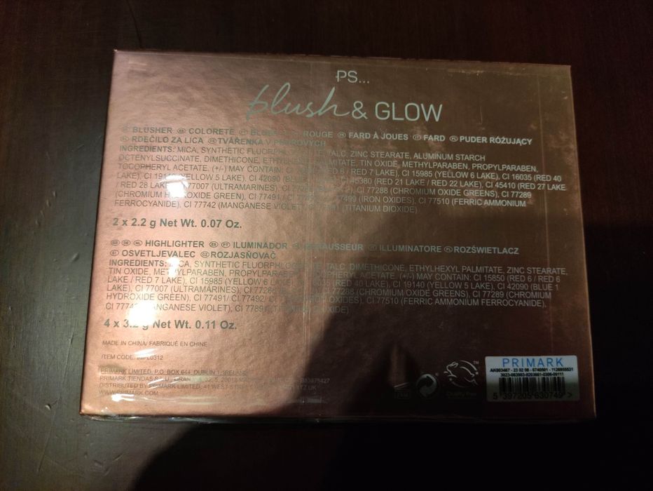 Paleta z pudrem różującym i rozświetlaczem