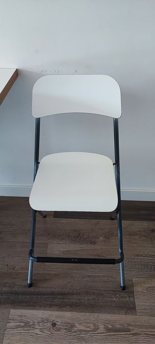 Mesa e Cadeiras  Lacada de Branco Alta para Cozinha