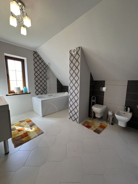 Продаж заміського будинку