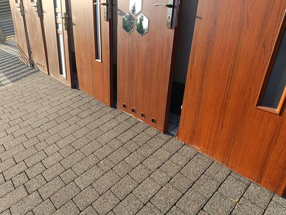 Drzwi wewnętrzne 3x80 prawe, 3x70 prawe orzech