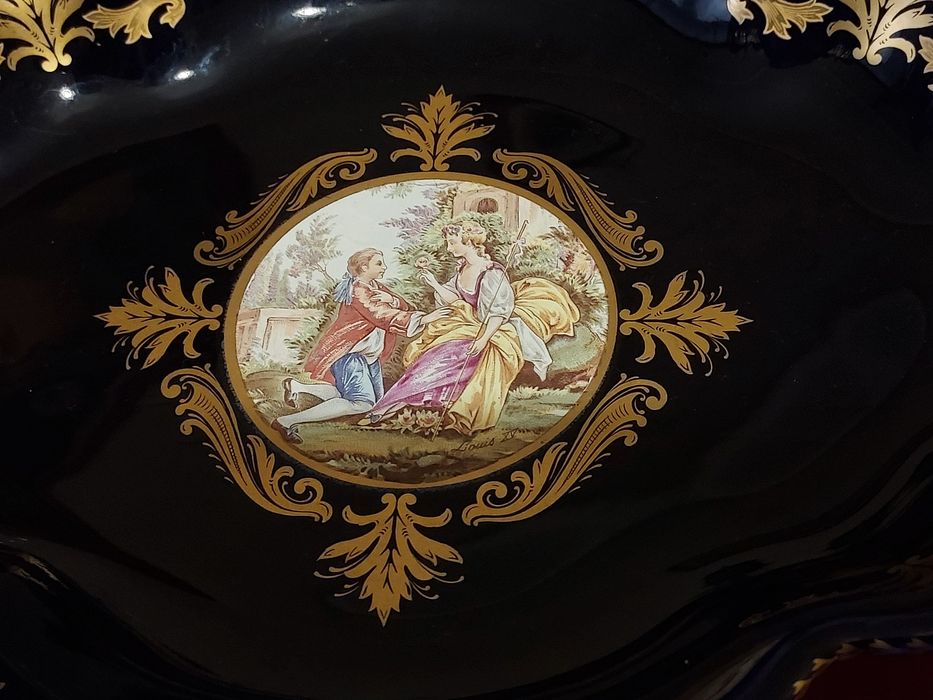 Limoges Luís XV Fruteira ou aneleira de porcelana,