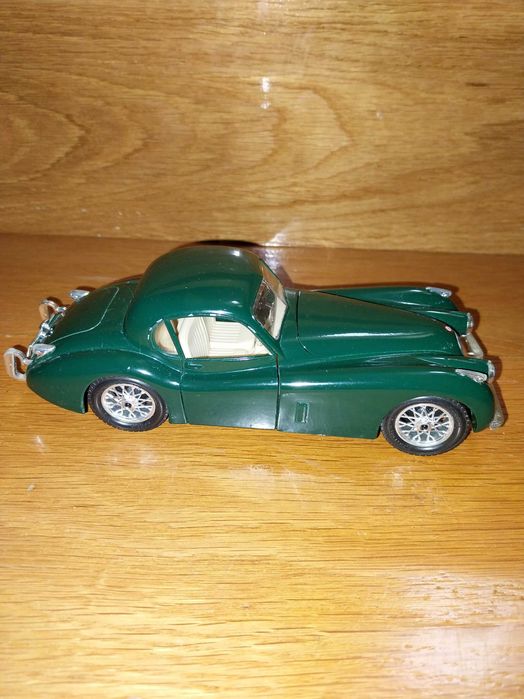 Jaguar XK120 - Miniatura Burago