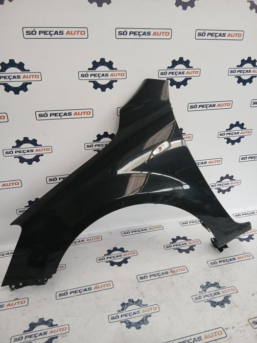 GUARDA LAMAS ESQUERDO PRETO KIA CEED 2 1.6CRDI ANO: 2010