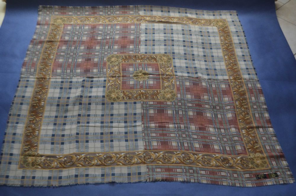 duża chusta apaszka nowa 1,16 cm x 1,16 cm Tie Rack Italia