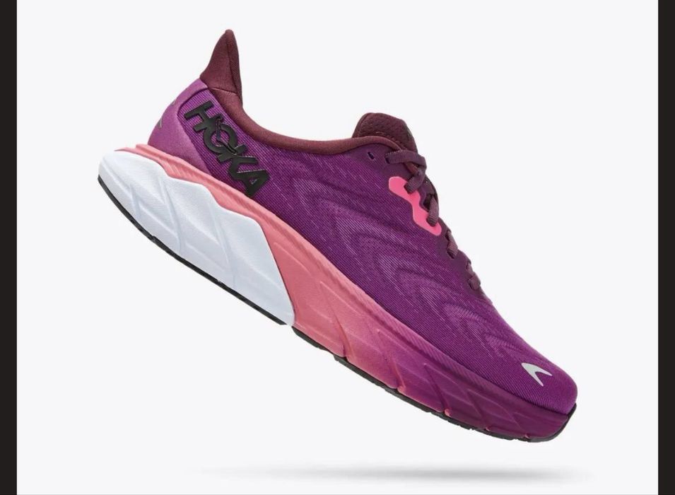 Кросівки жіночі для бігу Hoka Arahi 6