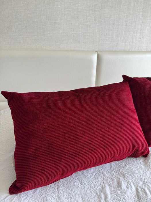 Almofadas (2) padrão vermelho em veludo da Interdesign