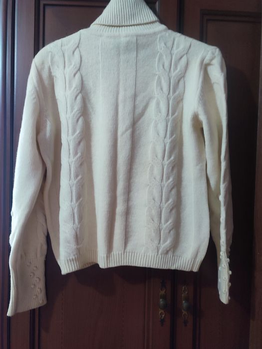 Светр кремовий з шерсті