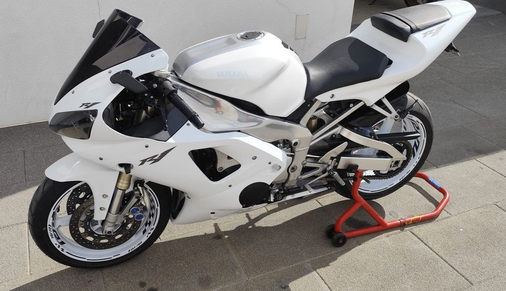 Yamaha R1 (RN 01)