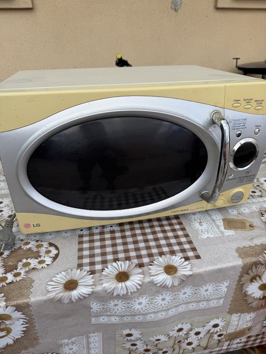 Продам микроволновку LG ms-2352J
