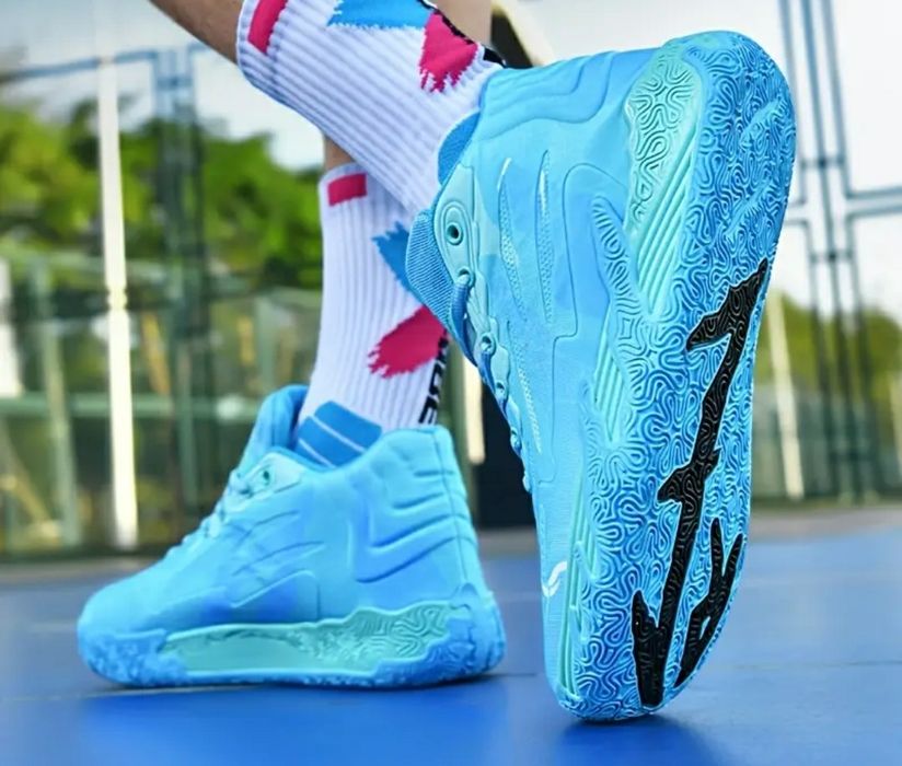 Кроссовки баскетбольные,  волейбольные.