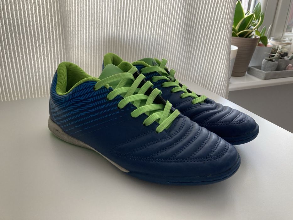 Halówki buty do piłki nożnej r. 37 Martes
