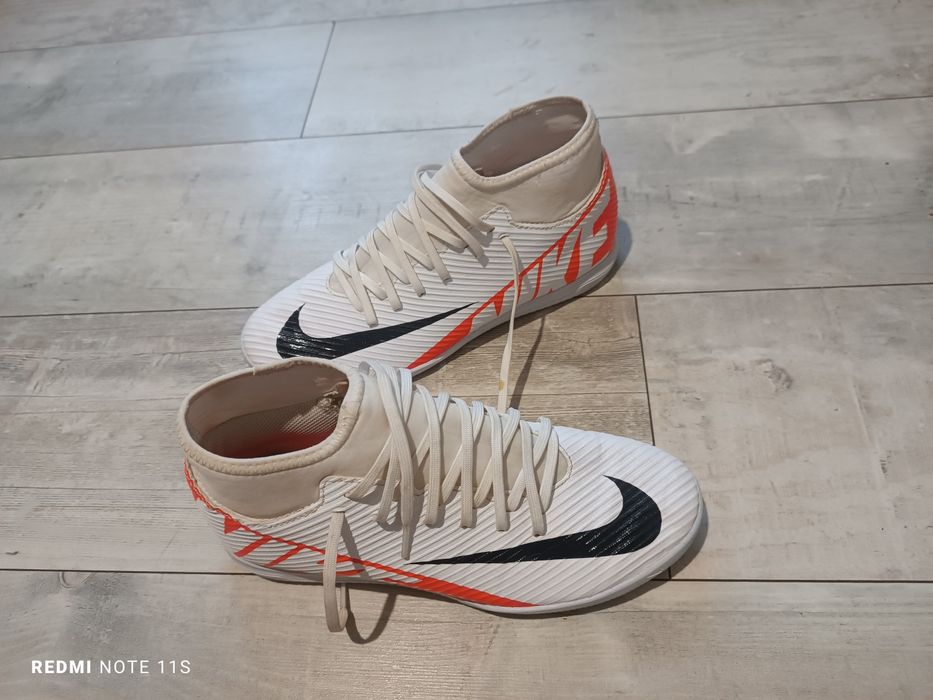 Футзалки , сороконожки