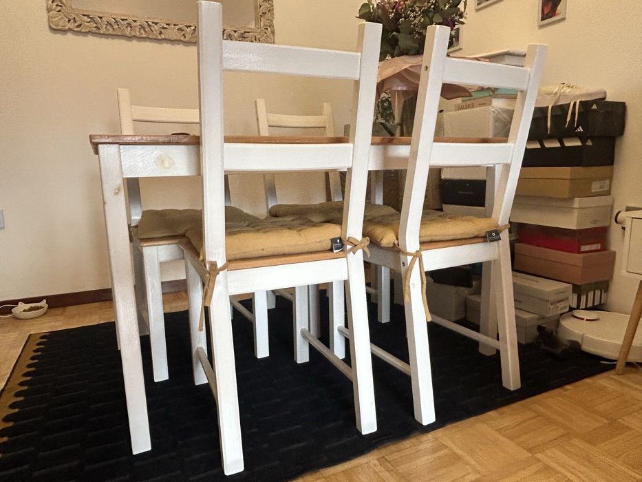 Mesa Ikea e 4 cadeiras