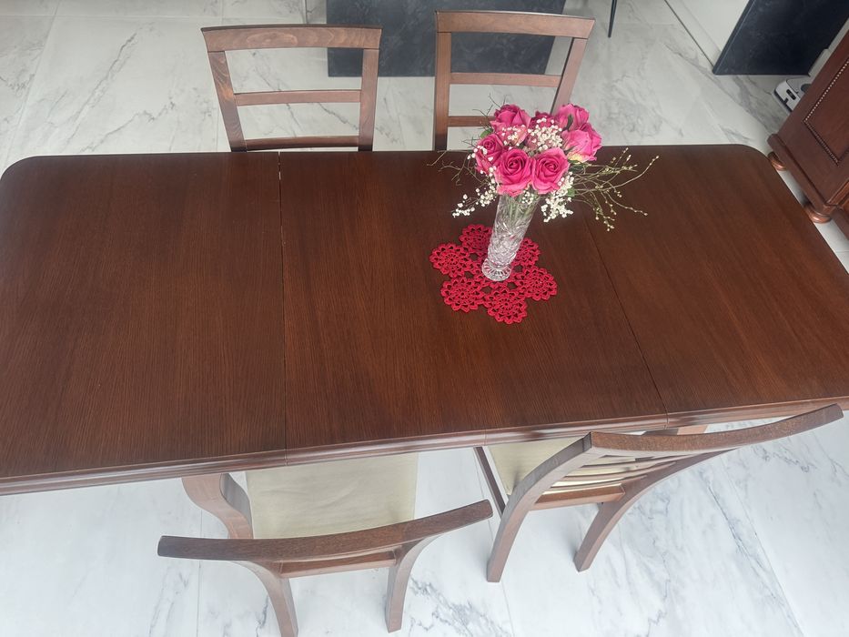 Stół drewniany z 4 krzesłami