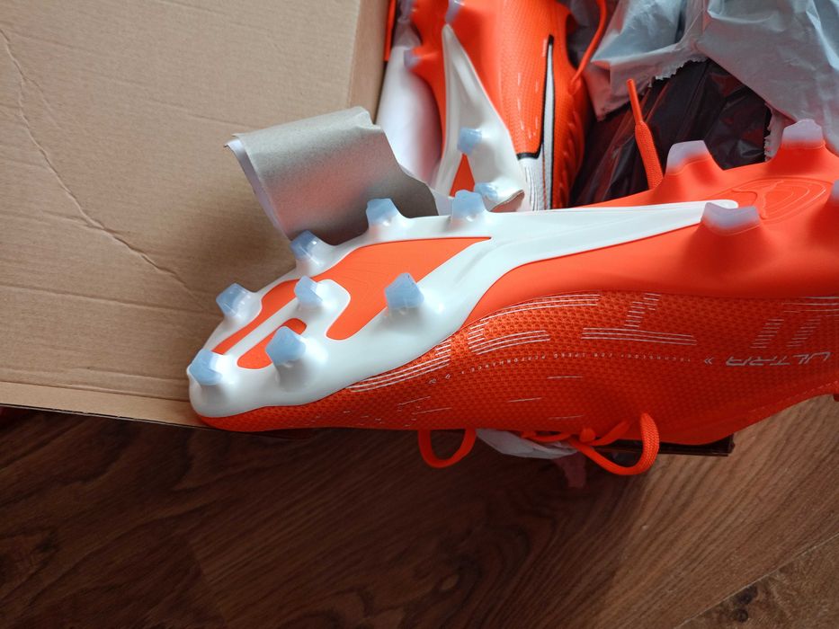 Sprzedam Korki ,buty piłkarskie r.42,5